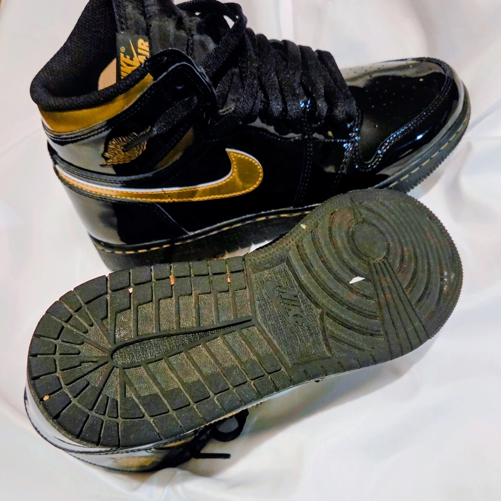 Nike Air Jordan 1 Retro High OG Black Metallic Size 7Y - Picture 4 of 6